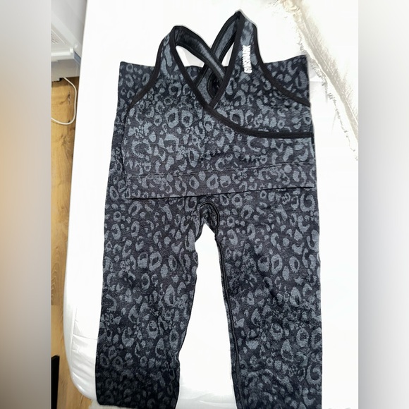 Gymshark set - Picture 1 of 4